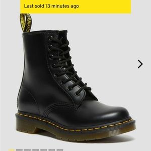 DR. MARTENS 1460 WOMEN'S SMOOTH LEATHER LACE UP BOOTS